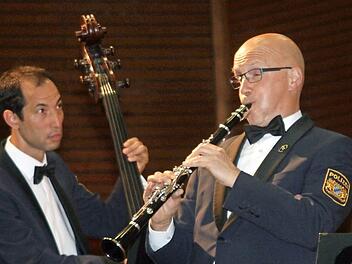 Klarinettist Peter Seufert verstand es in perfekter Manier, die Musik von Benny Goodman in die Franz-Goebel-Halle zu bringen.  Fotos: Martin Rebhan