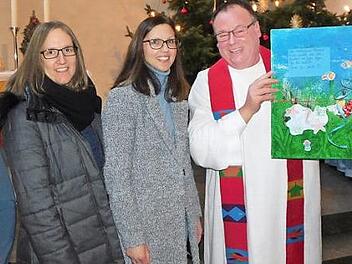 Das Kindergartenteam mit Leiterin Nadine Kretschmann (links neben Diakon Günther Wagner) an der Spitze bedankte sich mit einem von den Kleinen gemalten Bild. Foto: Horst Wunner