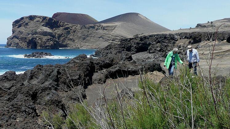 Die Vulkanlandschaft auf den Insel Faial mit der erloschenen Lava aus dem Jahre 1957.