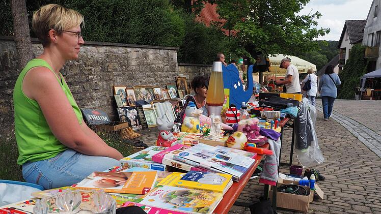Michaela Kuharek aus Trossenfurt verkaufte das erste Mal auf einem Flohmarkt.  Isabel Zier