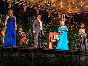 So schön soll's wieder sein: Wie bei dieser Vorstellung im vergangenen Jahr ist es auch heuer geplant, dass die Heldritter Sommeroperette coronakonform über die Bühne geht. Foto: Sven Kaufmann