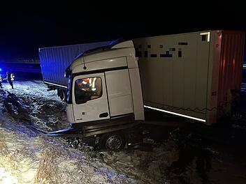 Sattelzug-Unfall auf der A9 bei Berg