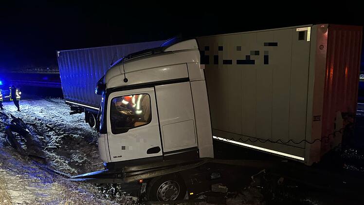 Sattelzug-Unfall auf der A9 bei Berg