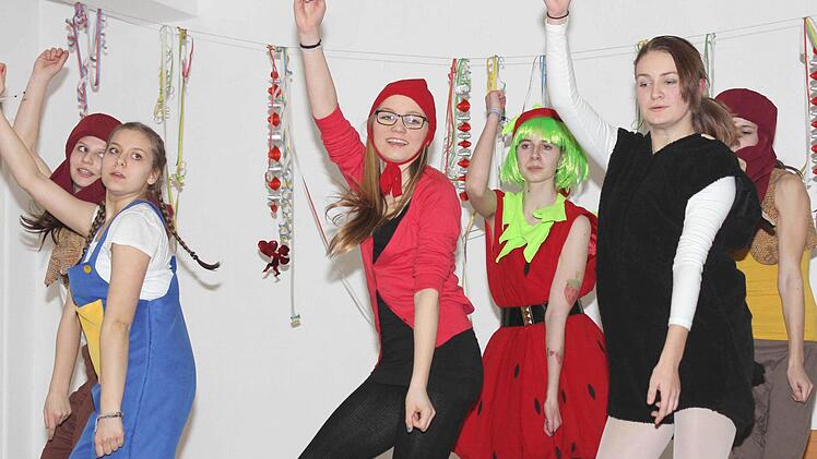 Mit drei Gruppen trat die Rapid-Jazz-Dance-Company beim Ebelsbacher Pfarrfasching auf.