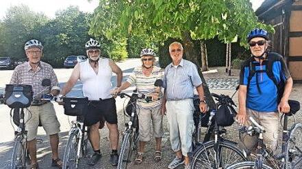 Auch als Radfahrer ist Wolfgang Mehrer (2. v. l.) aktiv.