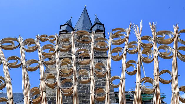 Besucher aus mehreren Nationen kommen &uuml;blicherweise auf den Lichtenfelser Korbmarkt. Foto: Ronald Rinklef