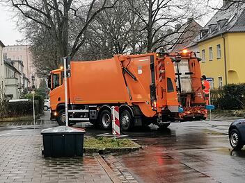 Müllabfuhr im Bamberger Haingebiet, Abfall, Altpapier, Biomüll, Restmüll, Müllabfuhr, Mülltonnen