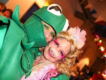 Fantasievolle Masken - kaum jemand kam unverkleidet. Foto: RiegerPress