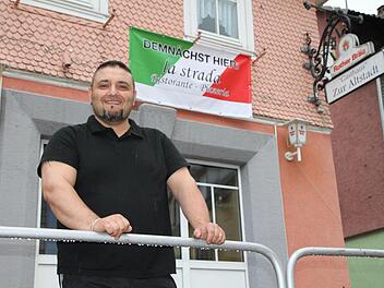 Spezialitäten aus der Heimat Kalabrien: Ritacco Franco aus Gelnhausen hat das Gasthaus "Zur Altstadt" gepachtet. Fotos: Ulrike Müller