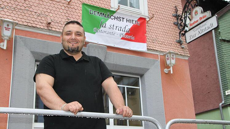 Spezialitäten aus der Heimat Kalabrien: Ritacco Franco aus Gelnhausen hat das Gasthaus "Zur Altstadt" gepachtet. Fotos: Ulrike Müller