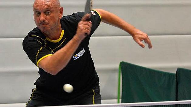 Die neue Nummer 1 des SC Adelsdorf, Igor Ondrejicka, gewann seine beiden Einzel nervenstark und lie&szlig; auch im Doppel mit J&uuml;rgen Z&ouml;belein nichts anbrennen. Foto: Picturedreams