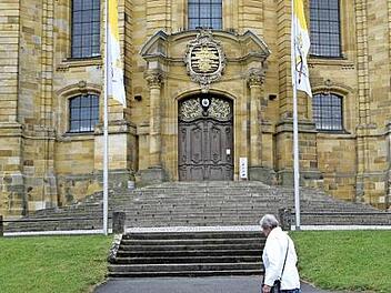 Die Treppe zum Hauptportal soll ein Geländer erhalten. Foto: Andreas Welz