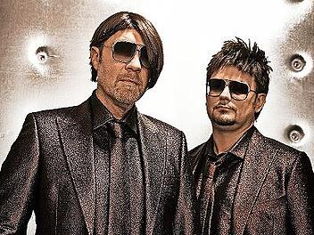 Raphael Krickow und Gordon Hollenga machen Musik.