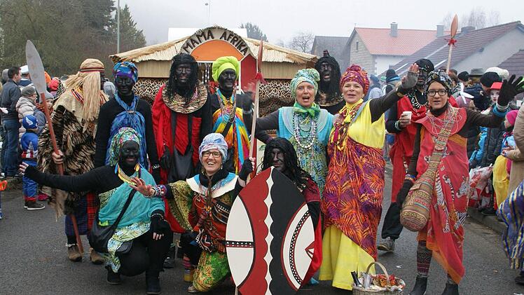 Bis ins letzte Detail stylt Alban Maas seine Gruppe und den Wagen dazu, in diesem Jahr unter dem Motto "Mama Afrika". Foto: Sabine Weinbeer