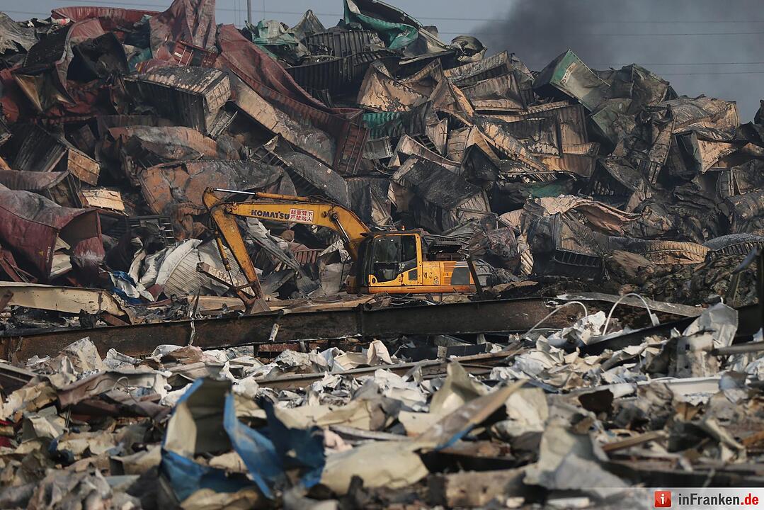 Huge explosion rocks Chinese port city of Tianjin