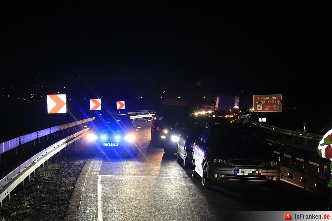 Pannen-Lkw in der A70-Baustelle Würgauer Berg