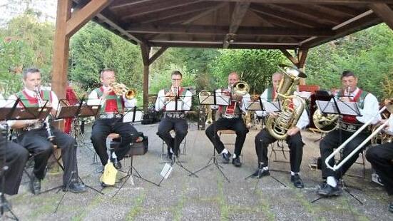 Ein voller Erfolg war das abendliche Konzert, das die "Kollmanner Böhmische" in der "Neumühle" gab. Zusammen mit ihren Gastgebern aus dem Frankenwald bereiteten die Südtiroler (Foto) den Besuchern einen beschwingt-kurzweiligen Abend.  Foto: privat