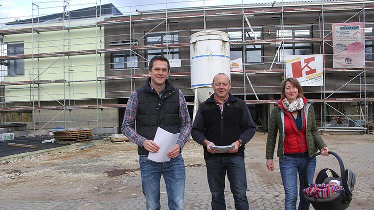 David Rossbroich, Stefan Gedecke und Frauke Runge wollen aus der alten Schule in Wonsees ein Tierarzt-Zentrum machen. Foto: Sonny Adam