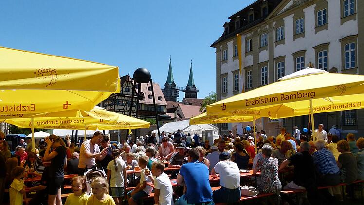 Zum Heinrichsfest waren die Schatzkisten auf dem Domberg geöffnet und lockten die Scharen an.