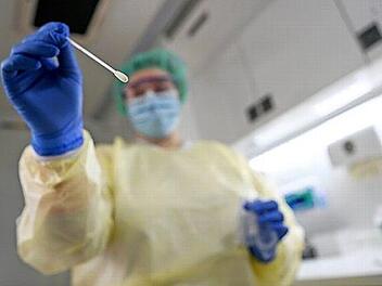 Der Corona-Test ist ein Mittel zur Eindämmung des Virus. Foto: Britta Pedersen/dpa
