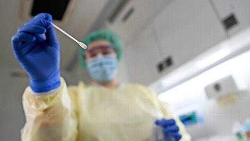 Der Corona-Test ist ein Mittel zur Eindämmung des Virus. Foto: Britta Pedersen/dpa