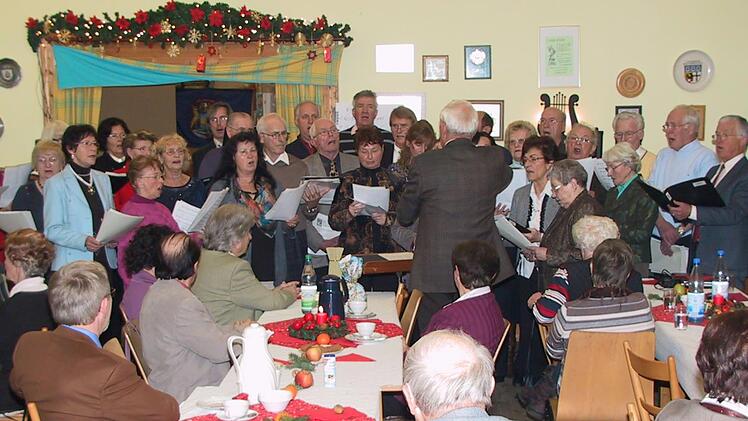 Wöchentliche Chorproben waren der Garant für den Erfolg der MGV Chorgemeinschaft, die auch beim Weihnachtsmarkt und beim Höflesfest auftrat.