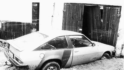 Wassermassen rissen in der Grundmühle einen Personenwagen fort.