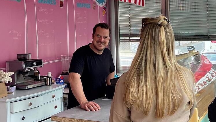 Strullendorf: Neues "Eis Eck" lockt mit vielfältigem Angebot - Inhaber ist kein Unbekannter