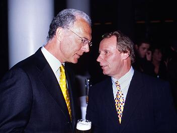 Berti Vogts (rechts) stand als Bundestrainer im Schatten seines Vorg&auml;ngers, der "Lichtgestalt" Franz Beckenbauer.