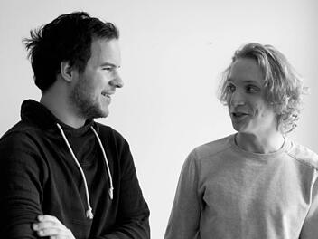 F&uuml;r ihr St&uuml;ck "Das Volksfest" arbeiten die Autoren Valentin Fruntke (links) und Volkmar G&uuml;nther (rechts) mit ihrem sechsk&ouml;pfigen Ensemble erstmals unter dem Namen "Caramellintravenoes" zusammen.Foto: privat