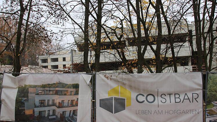 Das ehemalige DSZ in Coburg steht mittlerweile als entkernte Bauruine da. Der Investor überarbeitet derzeit seine Pläne.Oliver Schmidt