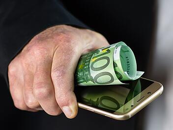 Geld, Smartphone, Rente, teuer