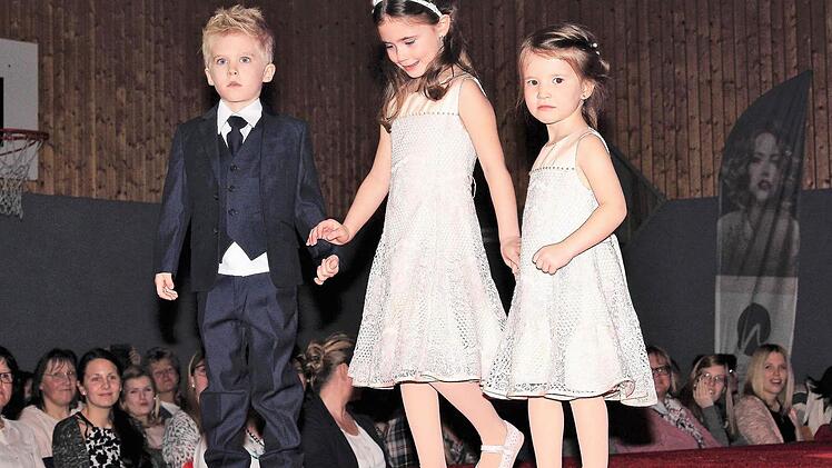 Brautmodenschau bei Murk. Foto: Evi Seeger