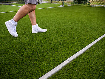 Kunstrasen in einem Schaugarten