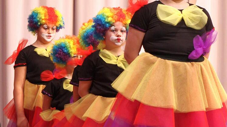Die Brückenauer Roten Funken als Clowns. Foto: Thomas Dill