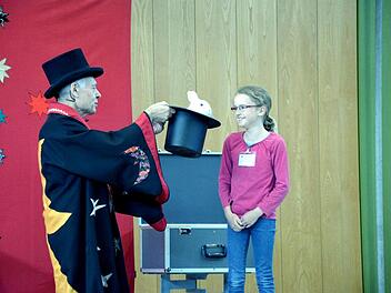 Ein Klassiker: Casablanca zaubert ein Häschen aus dem Zylinder.  Fotos: Richard Sänger