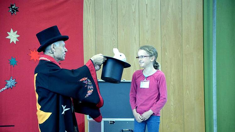 Ein Klassiker: Casablanca zaubert ein Häschen aus dem Zylinder.  Fotos: Richard Sänger