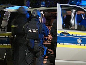 USK-Einsatz in N&uuml;rnberg:  Mann greift Polizei mit Messer an