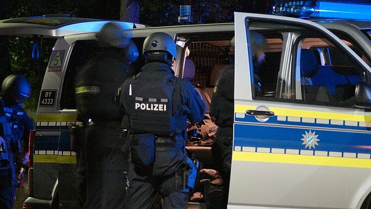 USK-Einsatz in N&uuml;rnberg:  Mann greift Polizei mit Messer an