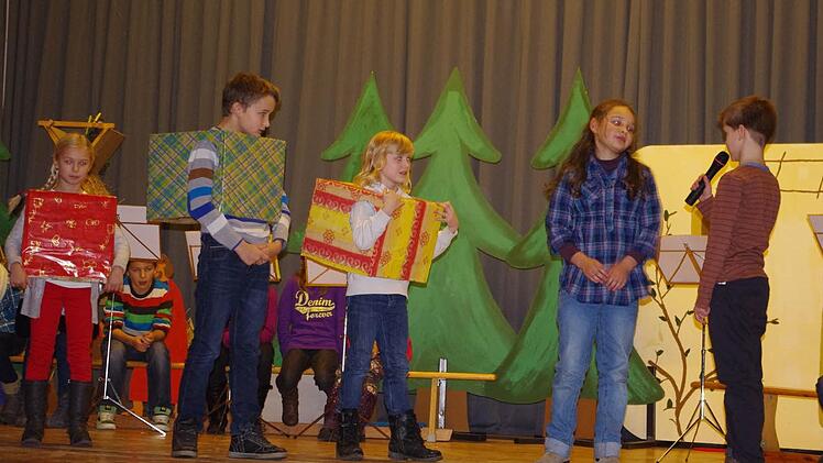 Die Schulspielkinder der Grundschule Wilhelmsthal führten mit Unterstützung der Chorkinder ein Weihnachtsmusical auf.