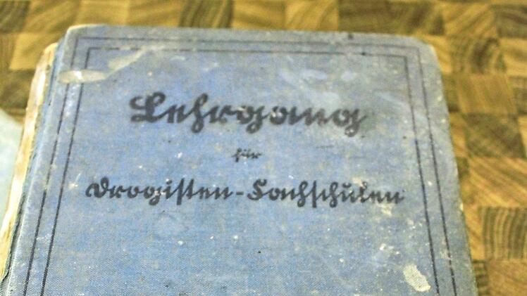 Ein Lehrbuch aus den 1920ern... Foto: Dominic Buckreus