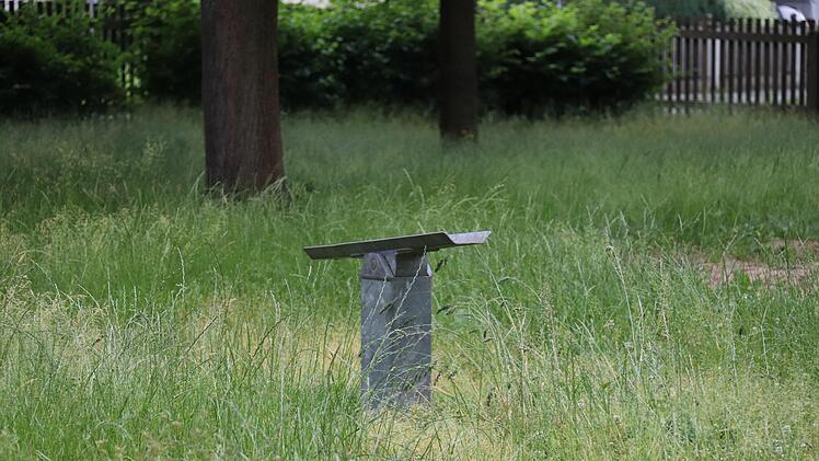 Hier stand einmal eine Wippe.Foto: Katrin Geyer