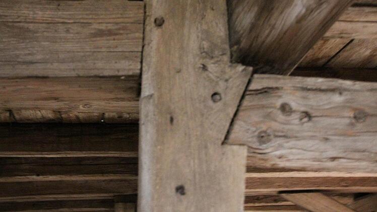 Seltene Balkenkonstruktion im Dachstuhl des Schüttbaus