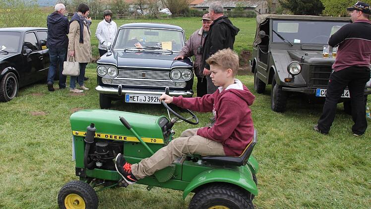 Jung und Alt war vom Oldtimer-Treffen begeistert. Fotos: Ralf Kestel