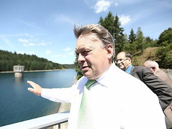 Landwirtschaftsminister Helmut Brunner fühlte sich an der Ködeltalsperre nahe Mauthaus sichtbar wohl.  Fotos: Lea Schreiber