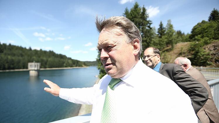 Landwirtschaftsminister Helmut Brunner fühlte sich an der Ködeltalsperre nahe Mauthaus sichtbar wohl.  Fotos: Lea Schreiber