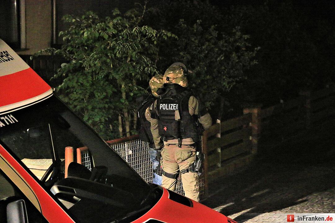 SEK stürmt Wohnhaus in Reundorf