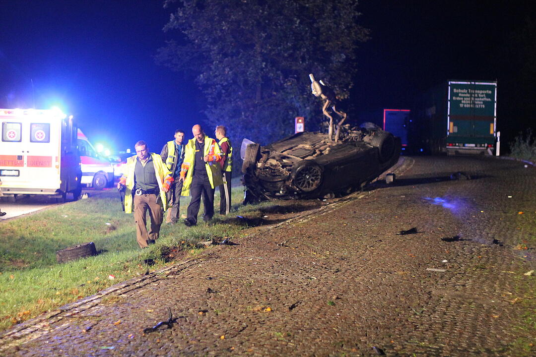 Bamberg: BMW überschlägt sich auf A3