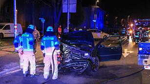 Bamberg: Auto kracht in Taxi - Verursacher flüchtet und lässt Verletzte zurück