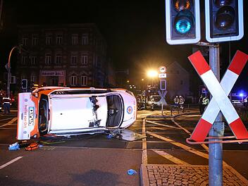 Während Arbeit beim Verkehrsunfall: Fahrzeug von Feuerwehrkommandanten wird entwendet